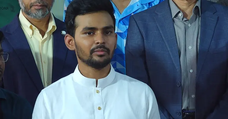 বাংলাদেশ থেকে পণ্য রপ্তানি ১০ শতাংশ বেড়েছে: উপদেষ্টা আসিফ